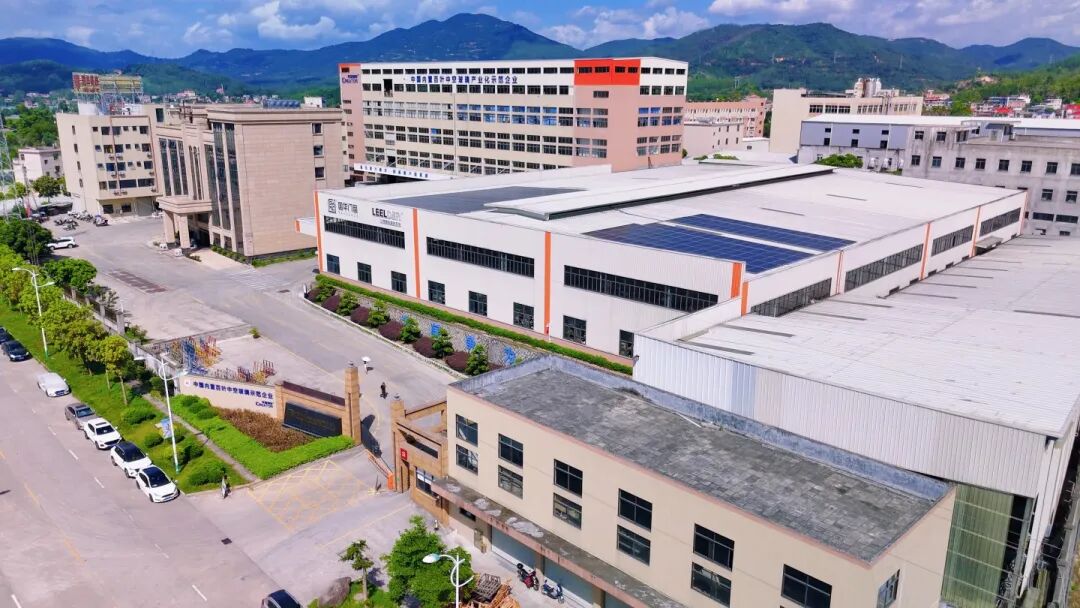 A Guohua Doors & Windows és a Penghao Glass egyesíti erőit, hogy új fejezetet alkosson a csúcskategóriás ajtók és ablakok terén